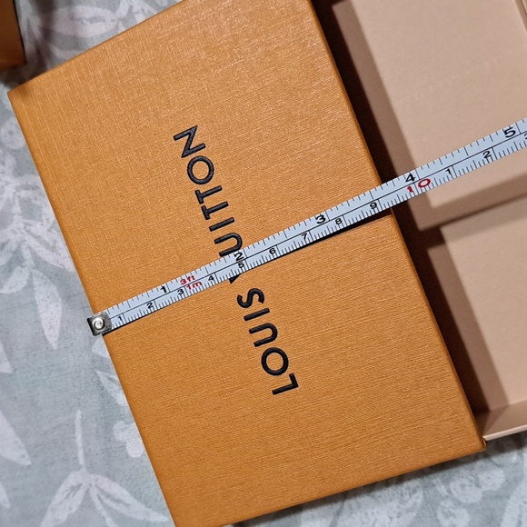 Louis Vuitton box &  small bag - Picture 3 of 11